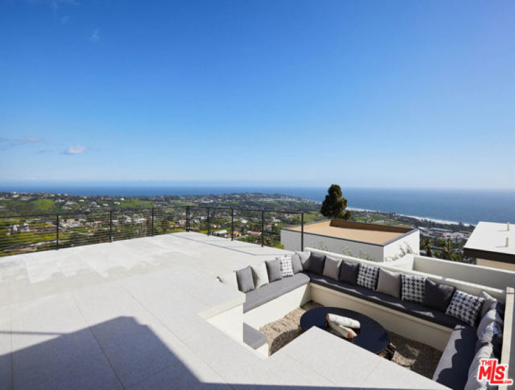 5 Bed Home to Rent in Malibu, California