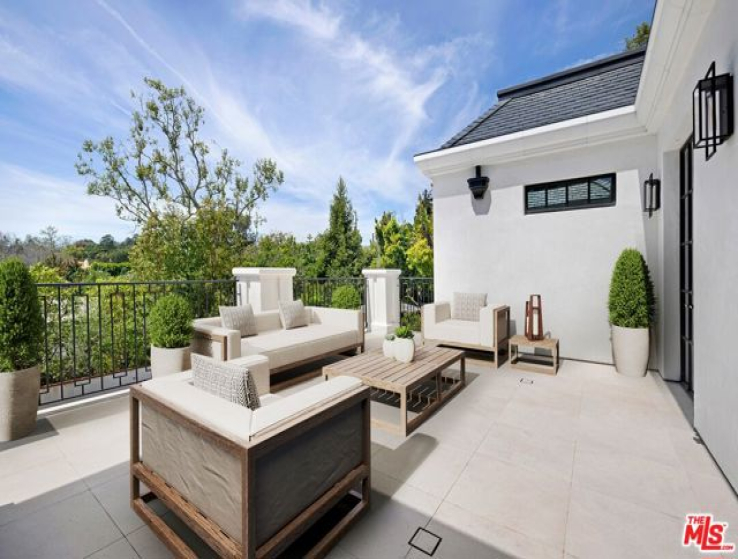 6 Bed Home for Sale in Los Angeles, California