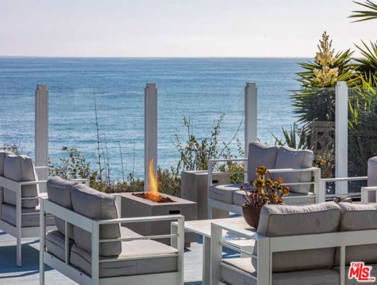 5 Bed Home to Rent in Malibu, California