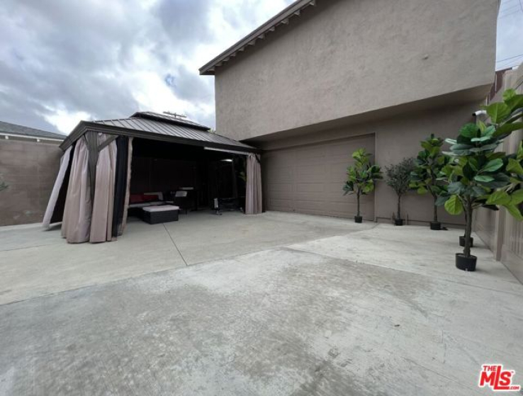 3 Bed Home to Rent in North Hollywood, California