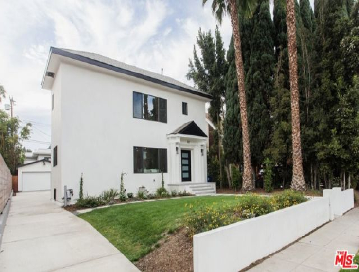 6 Bed Home for Sale in Los Angeles, California