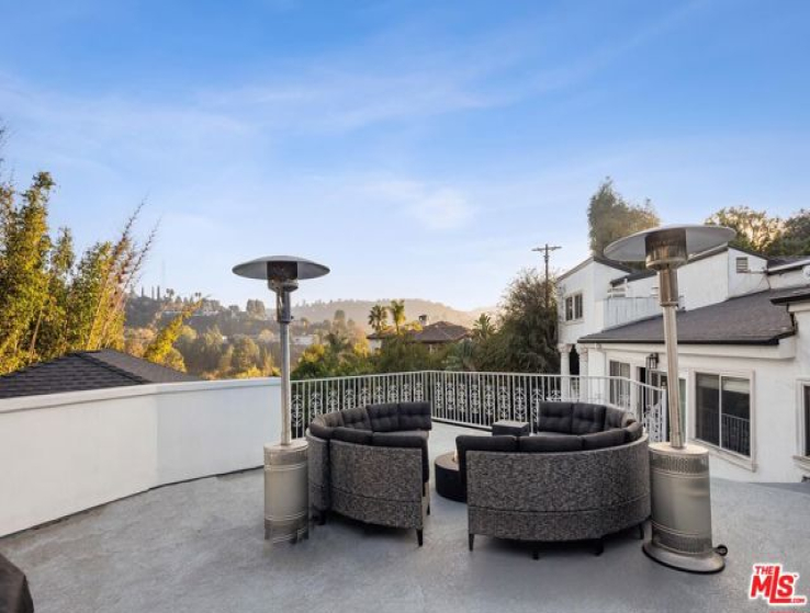 6 Bed Home to Rent in Studio City, California