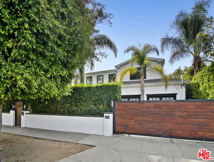 5 Bed Home for Sale in Los Angeles, California