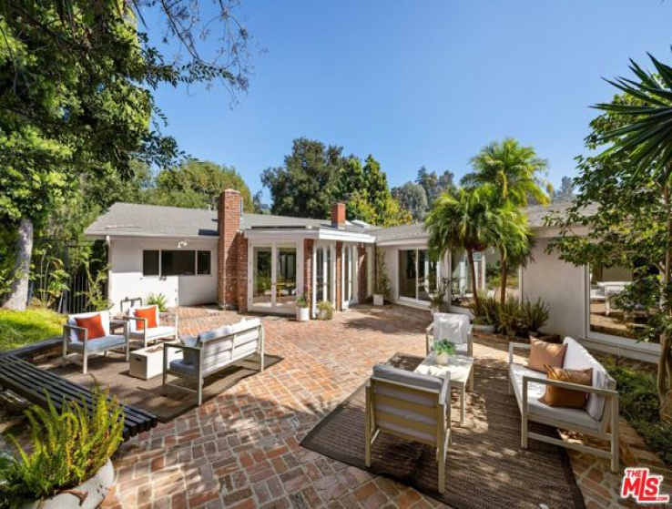 5 Bed Home for Sale in Los Angeles, California