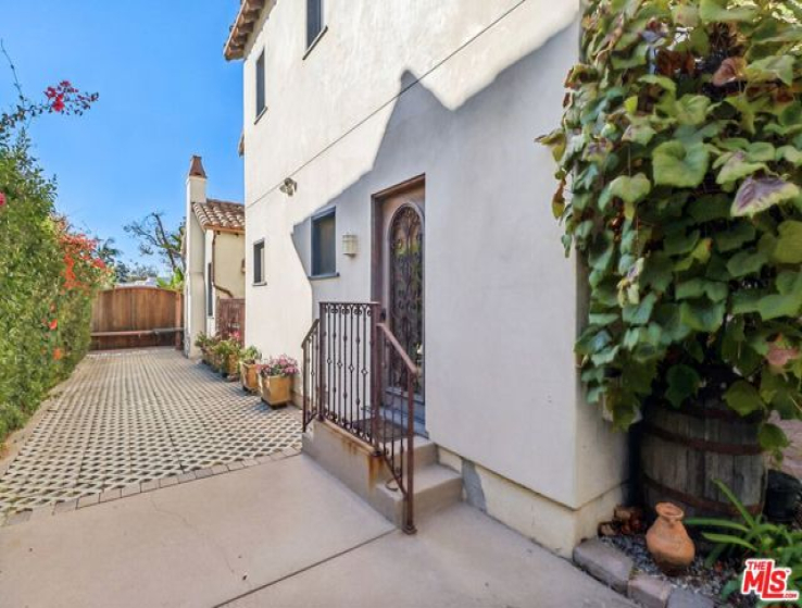 5 Bed Home for Sale in Los Angeles, California