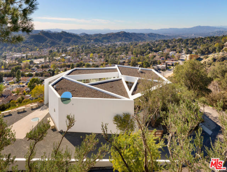 5 Bed Home to Rent in La Crescenta, California