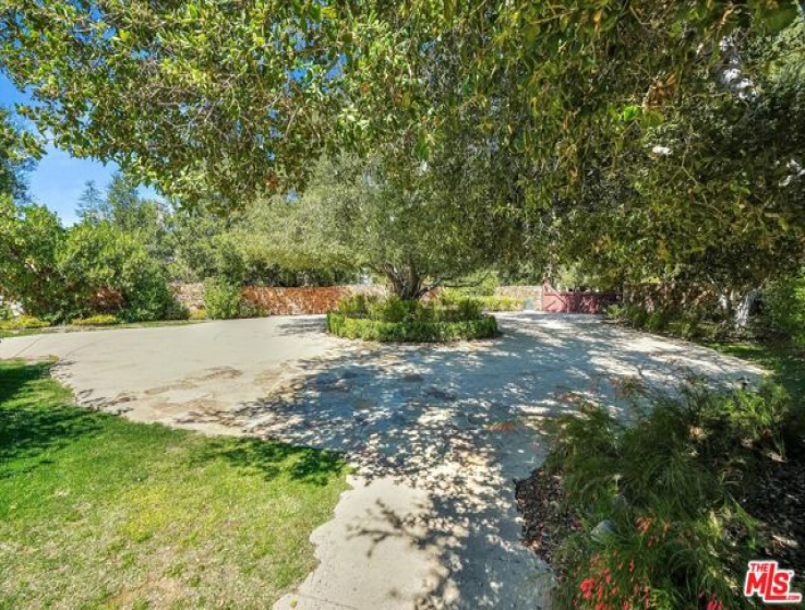 5 Bed Home to Rent in Agoura Hills, California