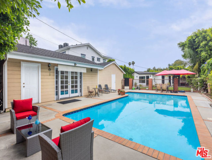 3 Bed Home to Rent in Sherman Oaks, California