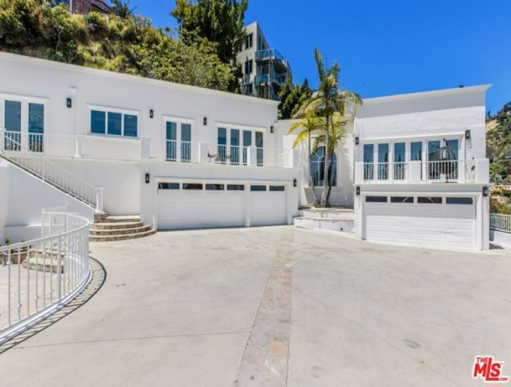 6 Bed Home for Sale in Los Angeles, California