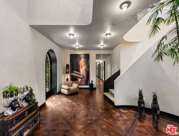 6 Bed Home for Sale in Beverly Hills, California