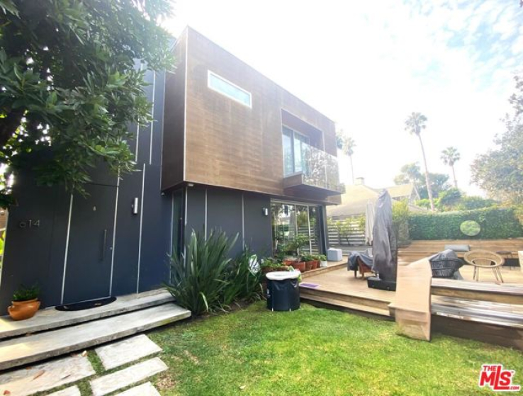 1 Bed Home for Sale in Santa Monica, California