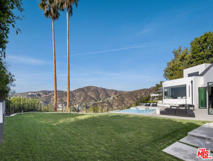 6 Bed Home for Sale in Los Angeles, California