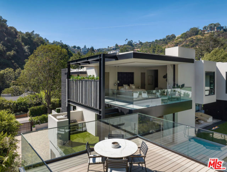 7 Bed Home for Sale in Los Angeles, California