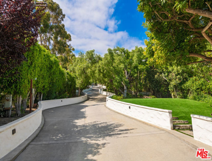 6 Bed Home for Sale in Malibu, California