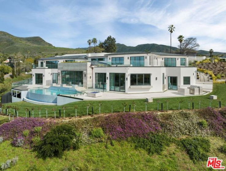 6 Bed Home for Sale in Malibu, California