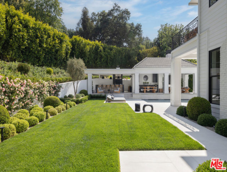 7 Bed Home for Sale in Beverly Hills, California