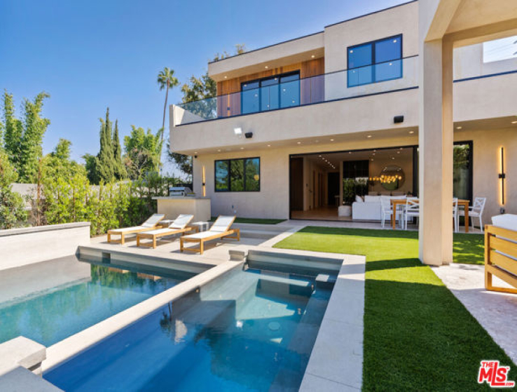 5 Bed Home for Sale in Los Angeles, California