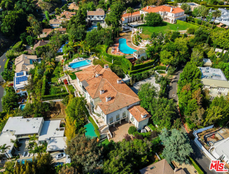 6 Bed Home to Rent in Beverly Hills, California