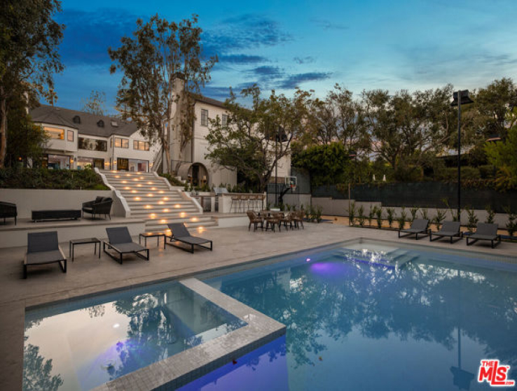 7 Bed Home for Sale in Los Angeles, California