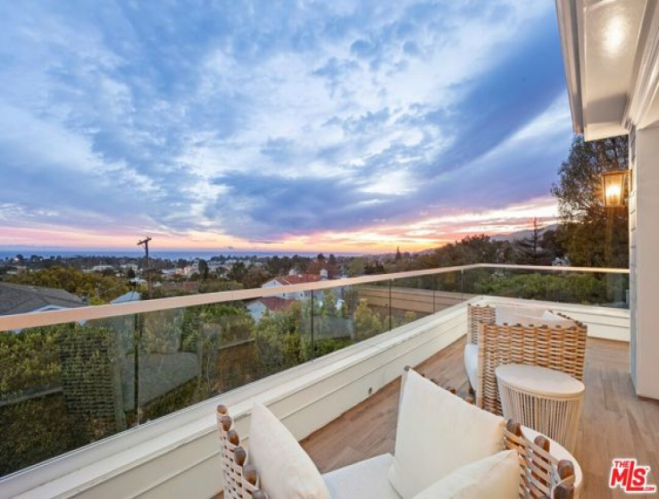 6 Bed Home for Sale in Pacific Palisades, California