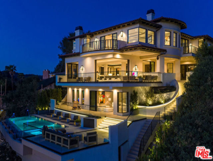 8 Bed Home for Sale in Los Angeles, California