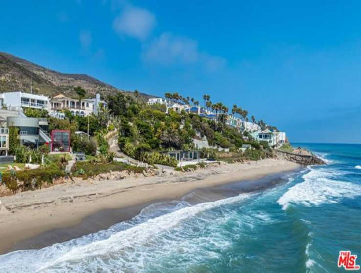 5 Bed Home to Rent in Malibu, California